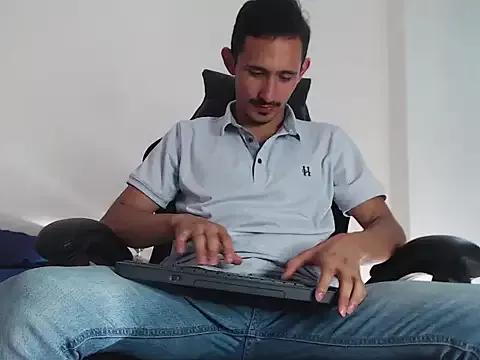 Freechat HomeAloneK on StripChat