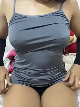 Jecy_bee on StripChat