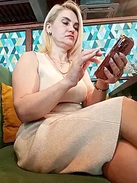 JennyOMay on StripChat