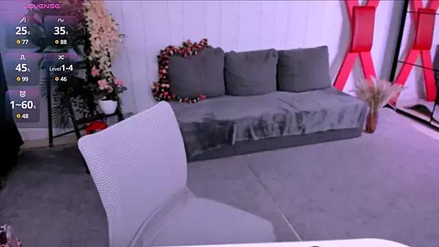 Karinella_x on StripChat