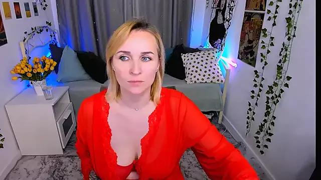 Karinella_x on StripChat