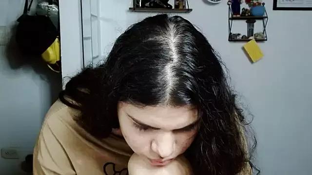 Freechat karoll8 on StripChat