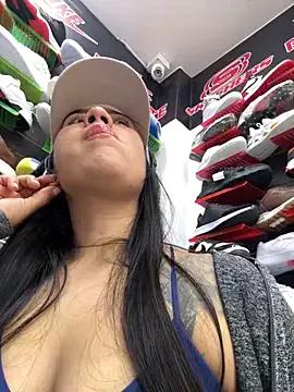 kim_monti on StripChat