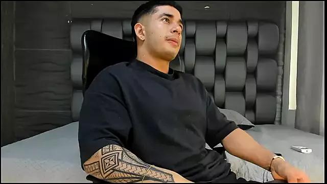 Freechat king_falconer on StripChat