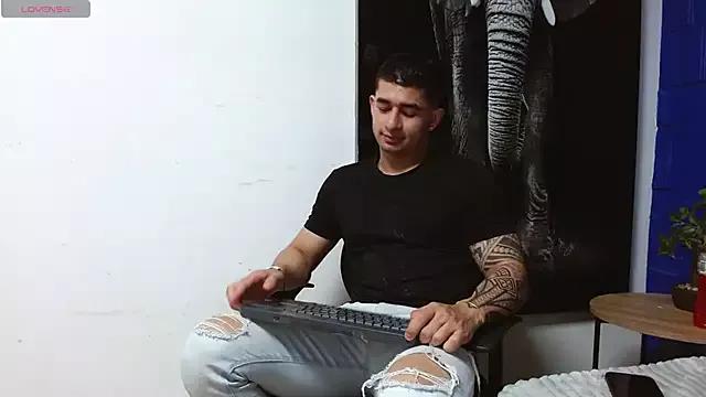 Freechat king_falconer on StripChat