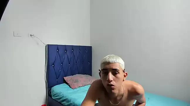 Latinos_2001 on StripChat 