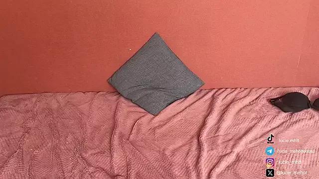 Freechat lucie_mehott on StripChat