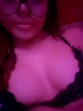 Lulupeach69 on StripChat