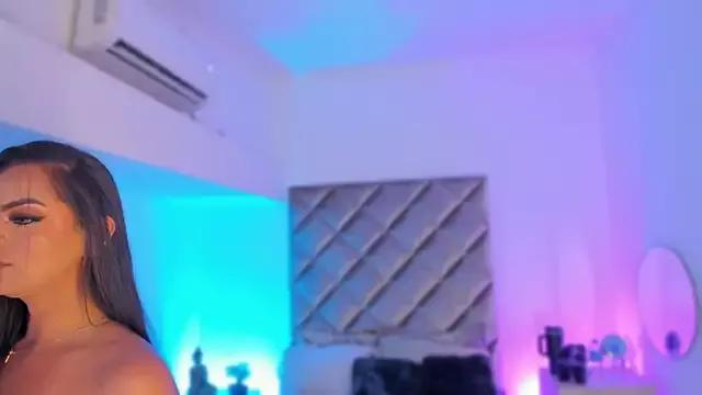 Freechat malaia_hills on StripChat