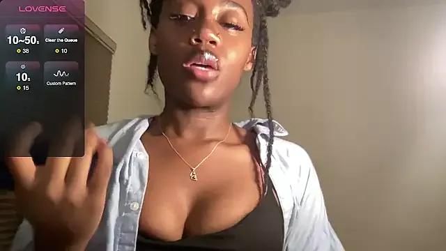 maskedgirl5005 on StripChat