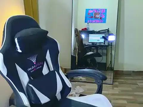 max_love255 on StripChat