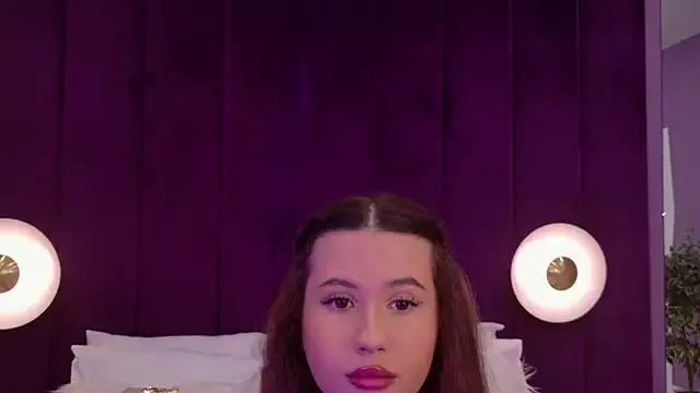 Freechat milaleoneli on StripChat