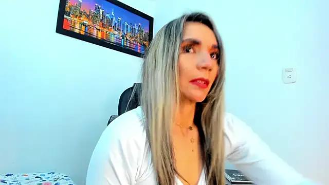 Ms_lunaRose on StripChat