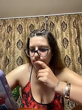 NadiraNoor on StripChat