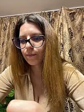 NadiraNoor on StripChat