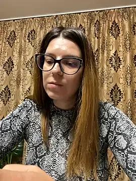 NadiraNoor on StripChat