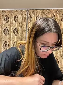 NadiraNoor on StripChat