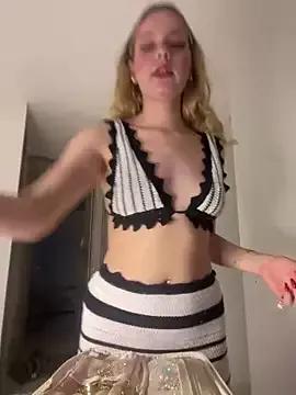 NicoleCut on StripChat