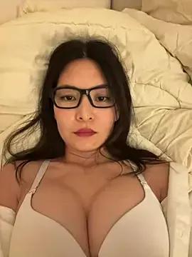 Ninazhang on StripChat