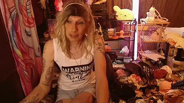 Ombeline1 on StripChat 