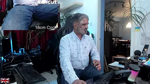 OnlineBossUK on StripChat