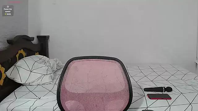 pareja_curiosa19 on StripChat