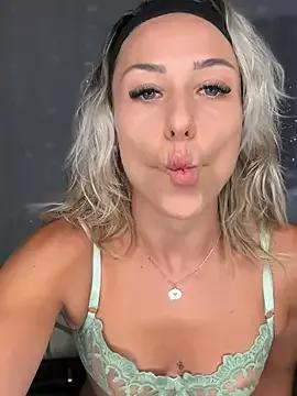 Freechat petrouchkaaa_ on StripChat