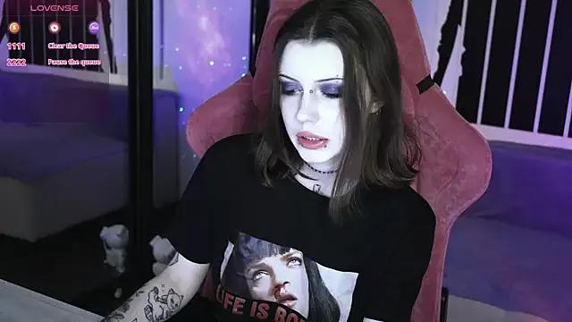 Freechat prettybones on StripChat