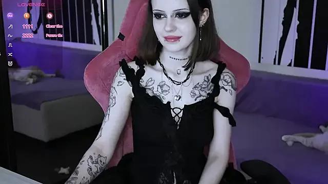 Freechat prettybones on StripChat