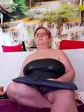 QueenPammy1 on StripChat 