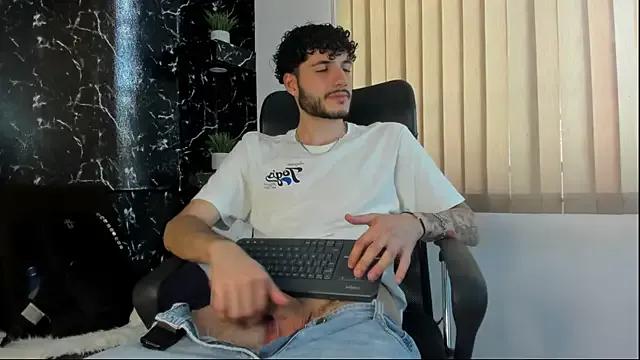 Rafael_Mendezz on StripChat