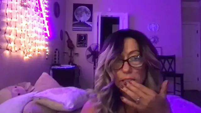 Raventhemilf on StripChat