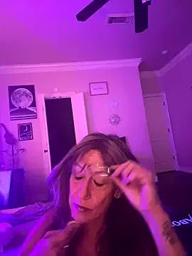 Raventhemilf on StripChat