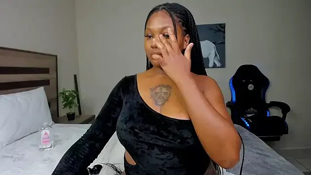 Renee-18 on StripChat