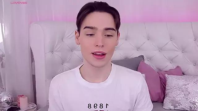 RobbyCharming on StripChat 