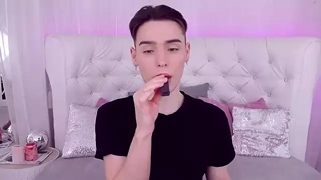 RobbyCharming on StripChat 