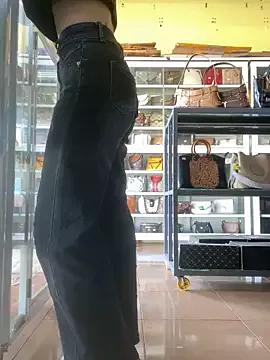 Rosa_998 on StripChat