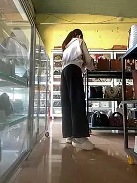 Rosa_998 on StripChat