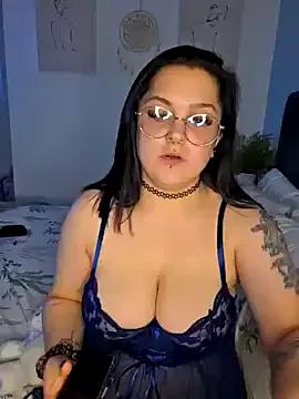 Saucy-Serenity on StripChat