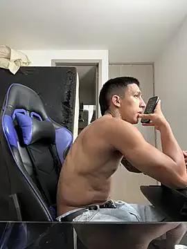 Freechat sendfer on StripChat