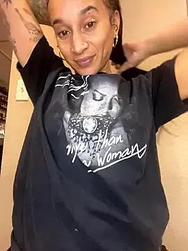 Shuggabutt on StripChat