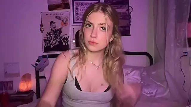 sinfulblonde1 on StripChat