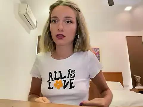 SirenaBelle on StripChat