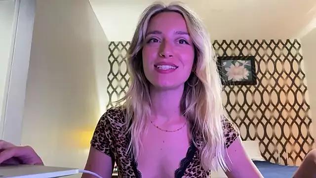 SirenaBelle on StripChat