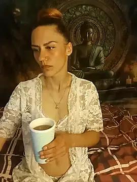 SlimBellaa on StripChat