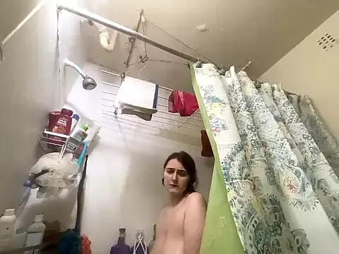 Snowbunnycake_131 on StripChat