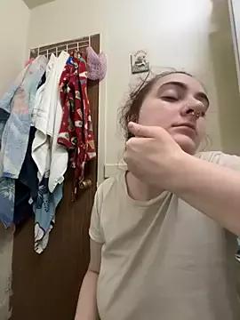 Snowbunnycake_131 on StripChat