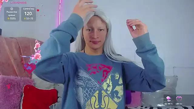 Summer_XO on StripChat