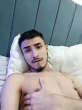 Toyboy_richard on StripChat