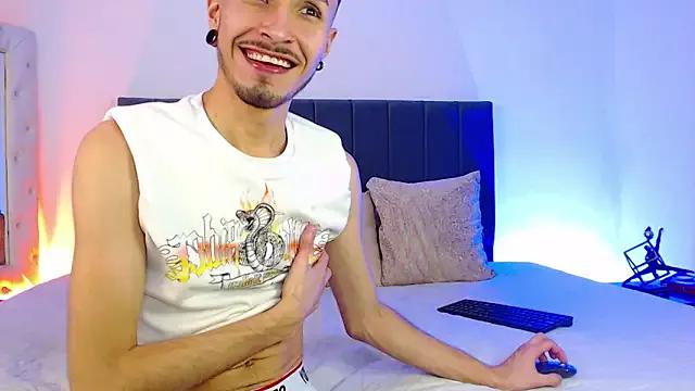 Toyboy_richard on StripChat